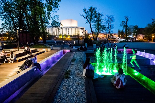 Czy Bydgoszcz zachwyca? Park Kultury we wtorek (12 lipca) o godz. 18 (wstęp wolny, bez zapisów) zaprasza na spotkanie z cyklu „Rozmowy w sercu miasta” w hubie kreatywnym Młynów Rothera. Gośćmi spotkania będą autorki wyjątkowych albumów o Bydgoszczy:  Zofia Ewa Ruprecht i Anna Perlik-Piątkowska, a także socjolog Marta Jaskulska