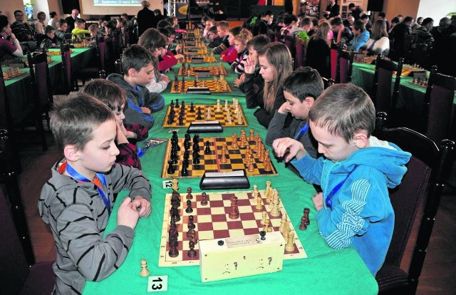 W turnieju szachowym rozegranym w niedzielę w Sandomierzu uczestniczyła spora grupa dzieci.