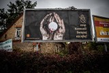 Szokujące billboardy "STOP Komunii Świętej na rękę" w Białymstoku. Krwawa hostia na brudnych dłoniach. Dlaczego? (ZDJĘCIA)