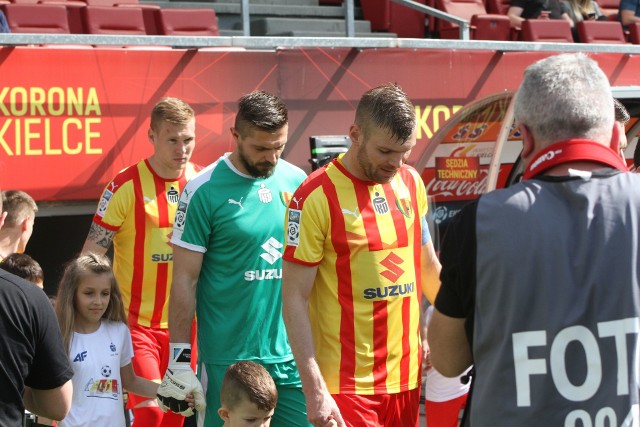 Bartosz Rymaniak (z prawej), Michał Miśkiewicz i Joonas Tamm odchodzą z Korony Kielce.