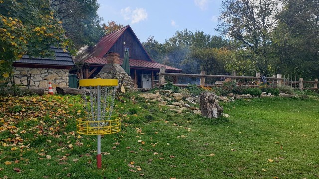 Już w ten weekend Zagroda Edukacyjna Ostoja Dworska w Leśnicy zaprasza na turniej disc golfa