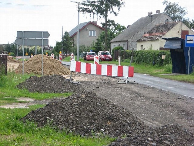 NIK ocenia krytycznie drogi gminne i powiatowe. Sieć dróg  jest  słabo rozwinięta, a mimo to państwo wciąż ogranicza na nie środki.