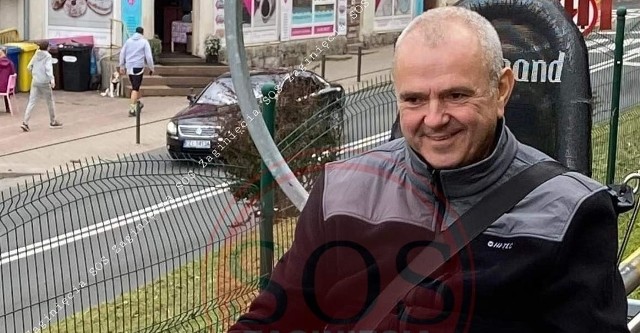 Zaginiony Krzysztof Nazarewicz ma 54 lata, jest mieszkańcem Tychów. W sobotni poranek 24 czerwca o godzinie 8 wyszedł ze swojego mieszkania przy ulicy Batorego na osiedlu B z zamiarem udania się do znajomego na sąsiednie osiedle H