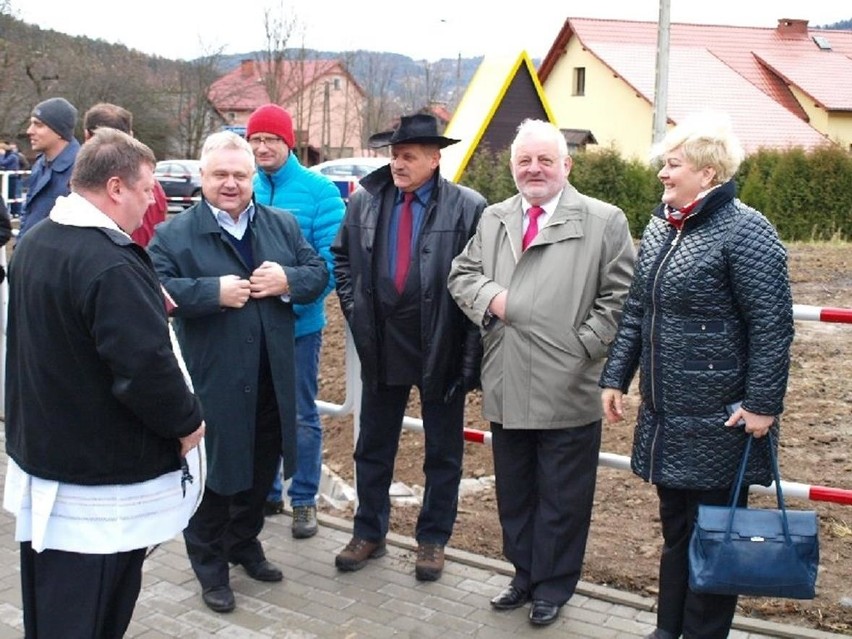 Beskidy: Droga na górę Żar przebudowana i poświęcona [ZDJĘCIA]