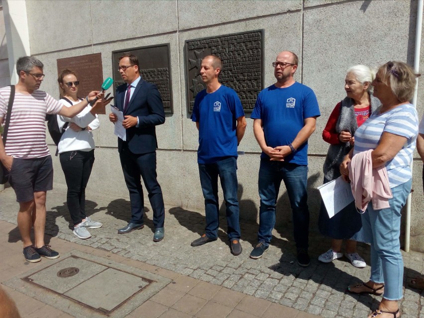 Marcin Strzelczyk z SLD pyta prezydenta Gdyni o sprawę zbycia udziałów w PEWIK