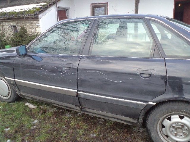 Czy proboszcz Januszewic bądź jego krewni mają związek z porysowaniem tego samochodu? Włoszczowska prokuratura nie była w stanie tego ustalić.