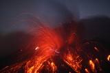 Erupcja japońskiego wulkanu. Okoliczni mieszkańcy szykują się do ewakuacji - WIDEO