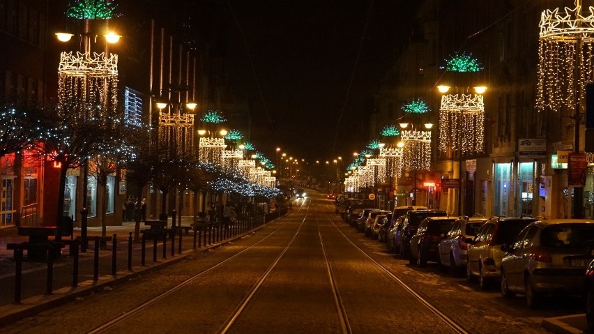 Zabrze w świątecznych barwach. Iluminacje i choinka już gotowe [ZDJĘCIA, WIDEO]