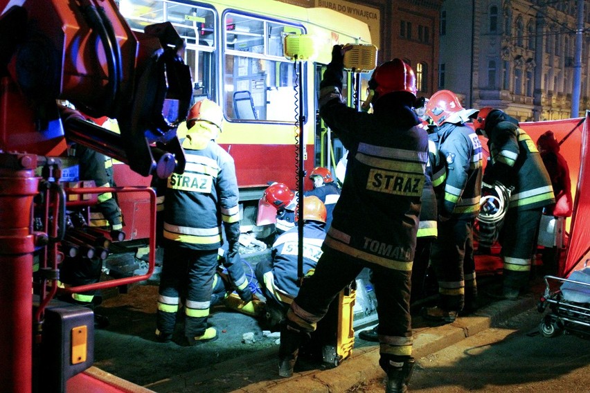 Mężczyzna wpadł pod tramwaj na Kościuszki