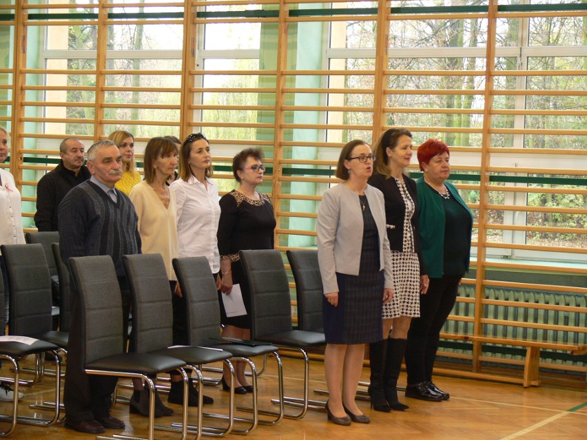 Szkoła Do Hymnu w sandomierskim "Rolniku". Tak świętowano odzyskanie przez Polskę Niepodległości (ZDJĘCIA)  