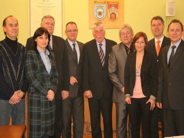 ze starostą Vladimírem Stejskalem na czele (drugi z lewej) podjął w Urzędzie Miasta burmistrz Mariusz Kędzierski (stoi obok letovickiego starosty)