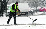 Kto odśnieża nasze chodniki? Ustawa z 1996 r. precyzuje zakres obowiązków