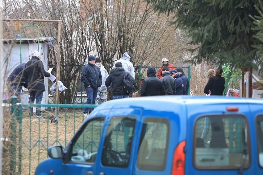 W jednej z altanek w okolicy ulicy Poznańskiej w Toruniu...