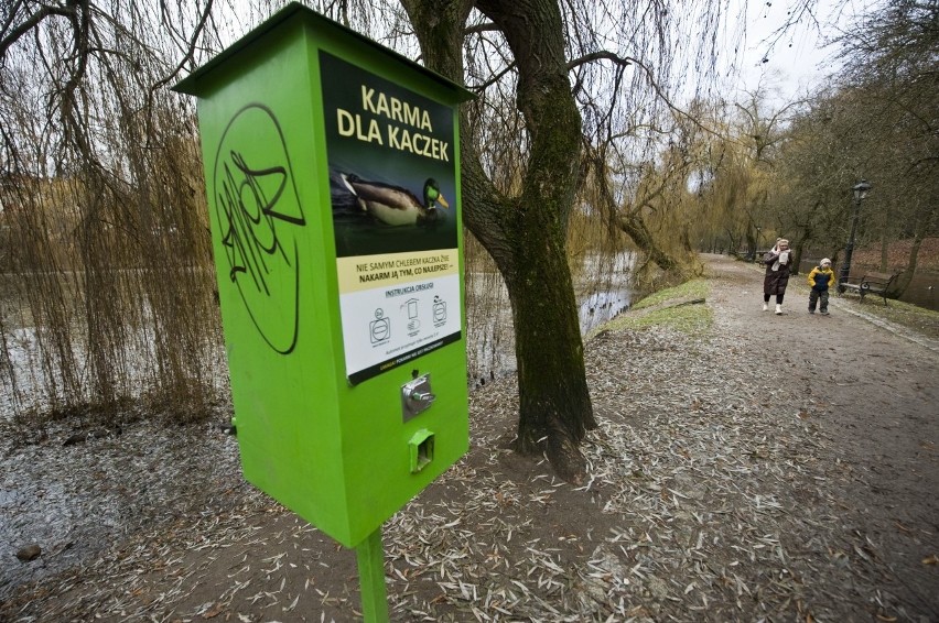Już trzy kaczkomaty stoją w parku w Koszalinie 