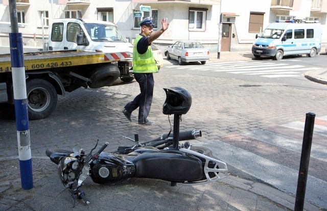 Wypadek na ul. Felczaka. Ranny jest motocyklsta.