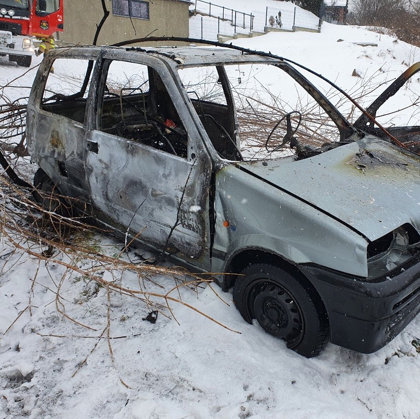 Pożar samochodu osobowego w Nawojowej Górze na ul Doły