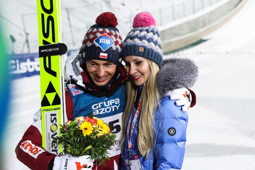 Kamil Stoch wraz z żoną Ewą mieszkają we wspaniałym pałacu....