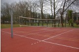 Przy Szkole Podstawowej 28 w Kielcach powstało boisko do siatkówki i badmintona. Mogą korzystać wszyscy mieszkańcy. Zobaczcie zdjęcia
