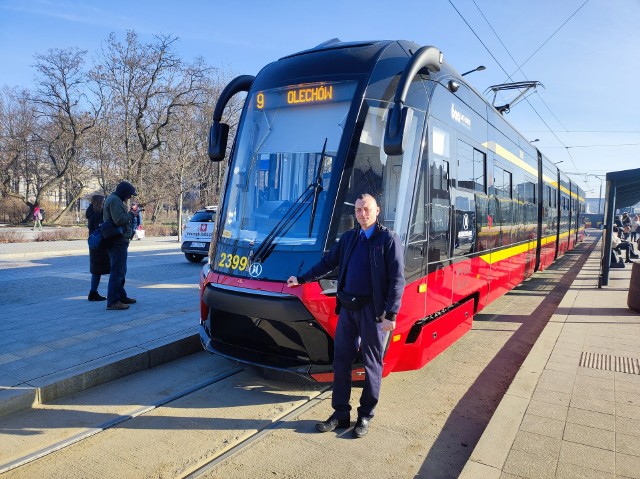 Nowy tramwaj wyjechał w swój pierwszy kurs z numerem 9 w kierunku Olechowa.