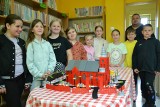 W bibliotece w Kikole dzieci zbudowały z klocków LEGO miniaturę kościoła św. Wojciecha