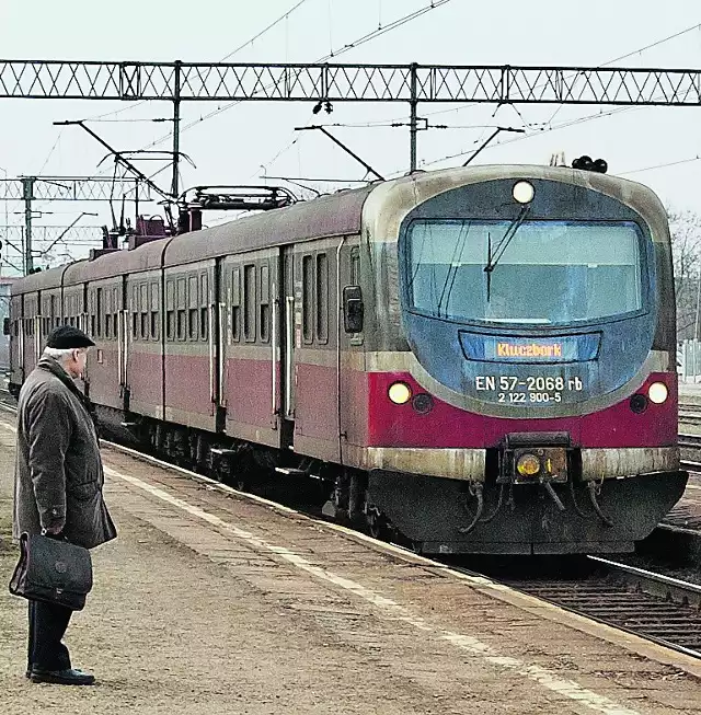 Niemal połowę składów obsługujących Koleje Śląskie stanowią wysłużone pociągi dzierżawione od Przewozów Regionalnych