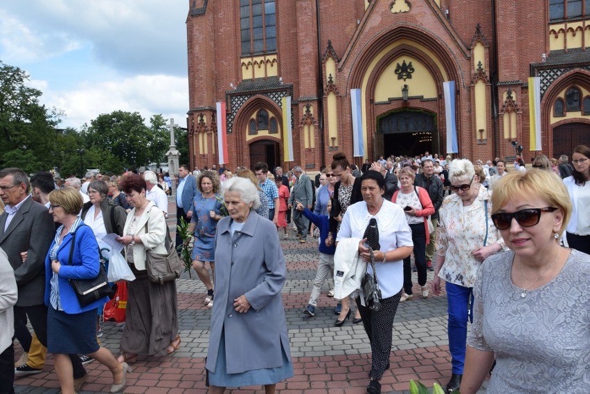 Arcybiskup Wiktor Skworc poświęcił sztandar Rybnika