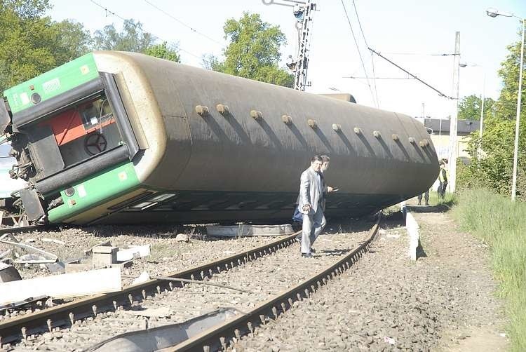 Na strzezonym przejeLdzie kolejowym w Sycewicach ciezarówka...