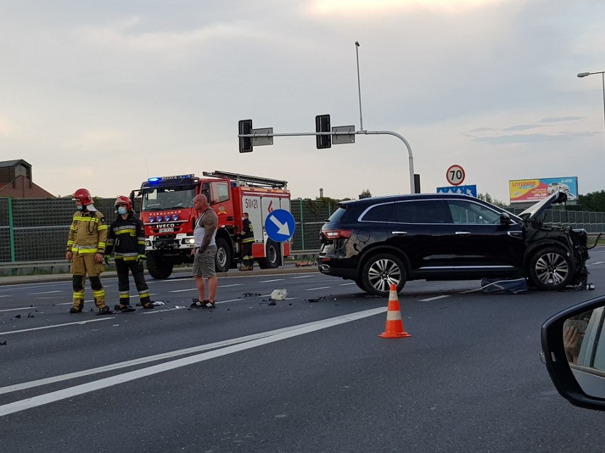 Groźny wypadek w Mikołowie na DK 81. Ranni zabrani do...