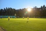 Boczne boisko Centrum Sportu i Rekreacji w Sępólnie Krajeńskim ma sztuczne oświetlenie. Zobaczcie zdjęcia z otwarcia
