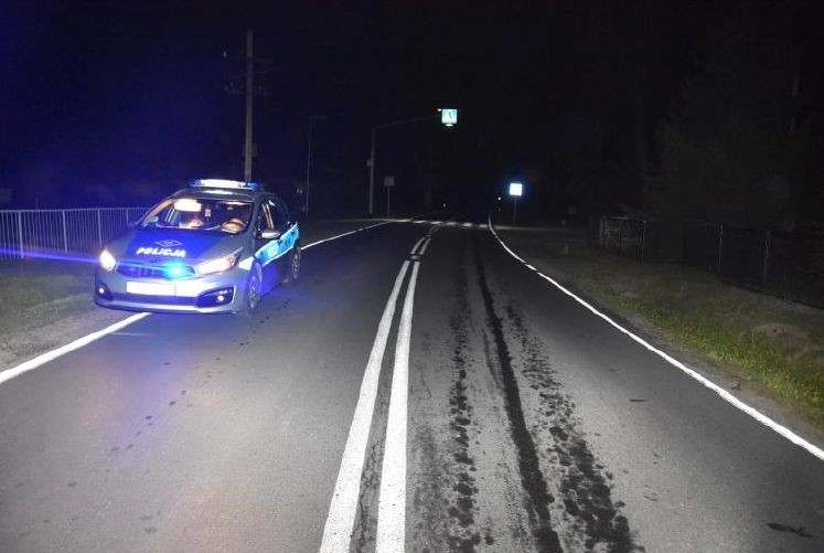 Kierowca BMW uciekał przed policją. Ranni policjanci, uszkodzone radiowozy [ZDJĘCIA]