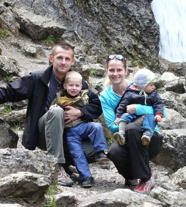 Mariusz Skuta z żoną Sylwią i synami - Bartoszem i Krzysztofem - podczas ostatnich wakacji w Zakopanem.