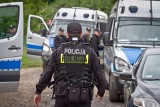 Policyjny pościg w Golubiu Dobrzyniu. Funkcjonariusze użyli broni. W obławie bierze udział śmigłowiec