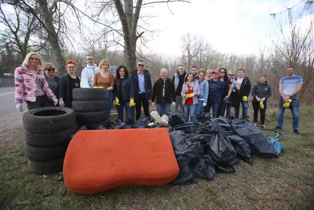 „Dziennik Zachodni" sprząta pogranicze Śląska i Zagłębia #TrashChallenge