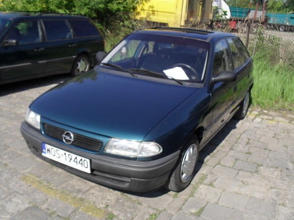 Opel Astra, 1994 r., 1,6, 2x airbag, wspomaganie kierownicy, centralny zamek, autoalarm, 3 tys. 200 zl;