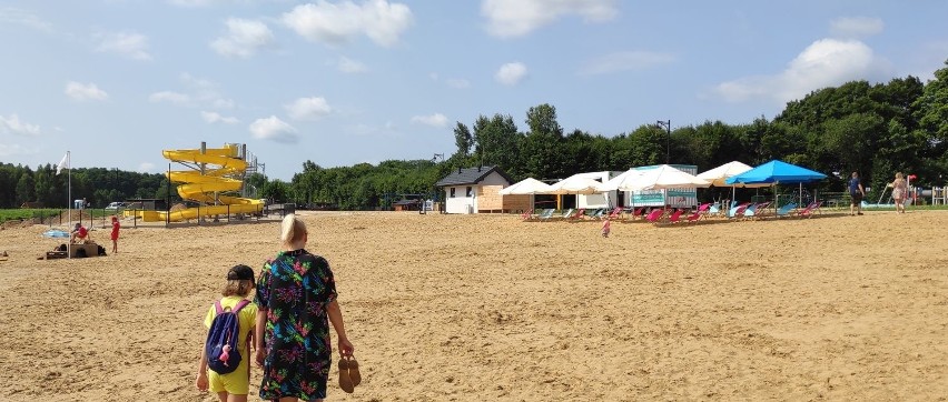 Niedaleko Łodzi! Zalew, basen, plaża, park linowy i inne atrakcje w Lisowicach. NOWE ZDJĘCIA