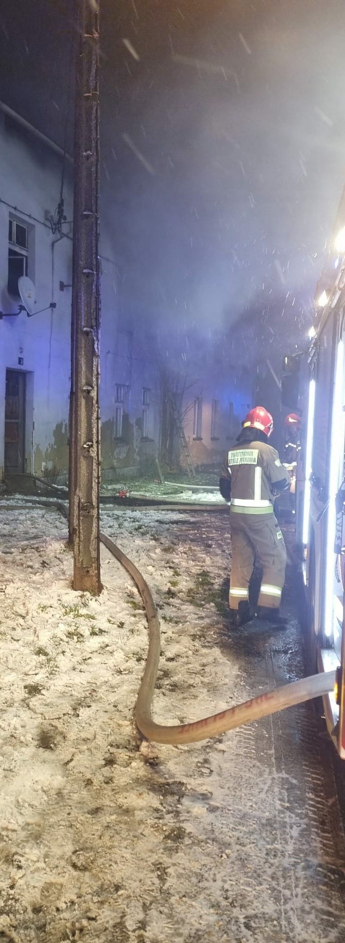 Pożar mieszkania w Gliwicach-Łabędach. Jedna osoba została...