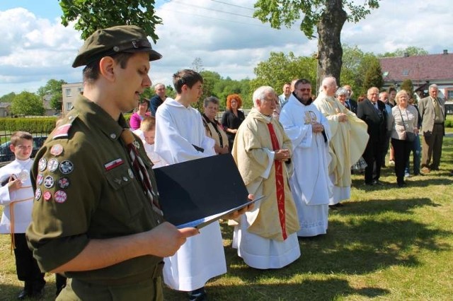 W uroczystościach wzięło udział kilkudziesięciu mieszkańców Jasiony i Oleszki.