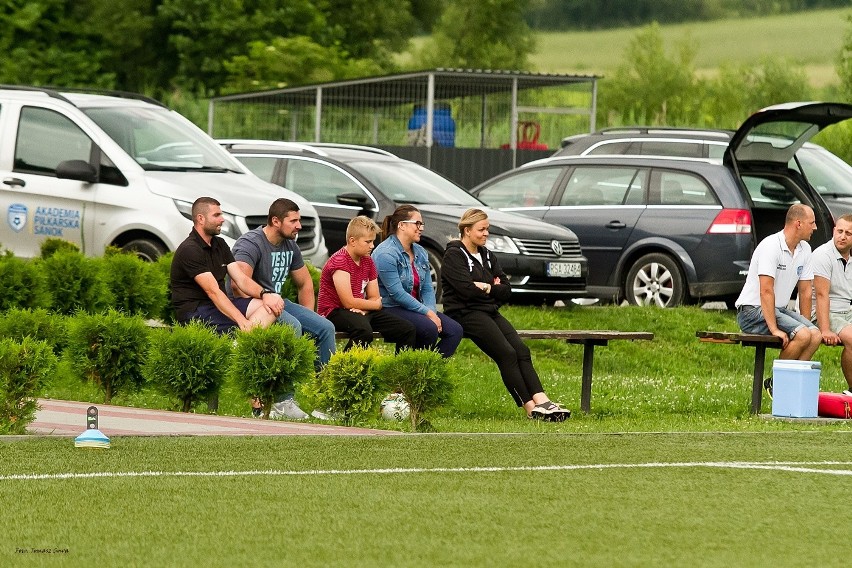 Piłka nożna. Młodziczki Akademii Piłkarskiej Sanok najlepsze w Lidze Podkarpackiej - Sanoczanki rozgromiły Sokoła Kolbuszowa 9:0 [ZDJĘCIA]