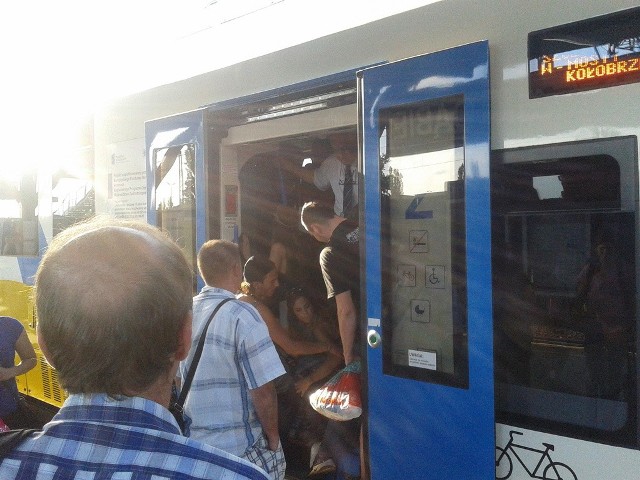 W Szczecin Dąbiu nikt nie zdołał wsiąść do pociągu jadącym do Kołobrzegu.