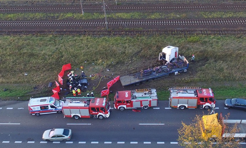 Śmiertelny wypadek na drodze numer 3. Trzy osoby nie żyją 