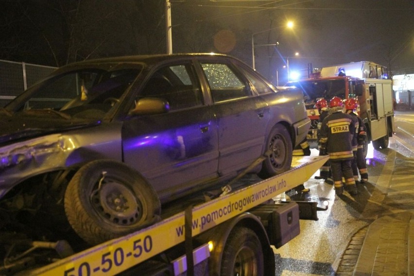 Wrocław: Wypadek na Krakowskiej. Autobus zderzył się z audi (ZDJĘCIA)