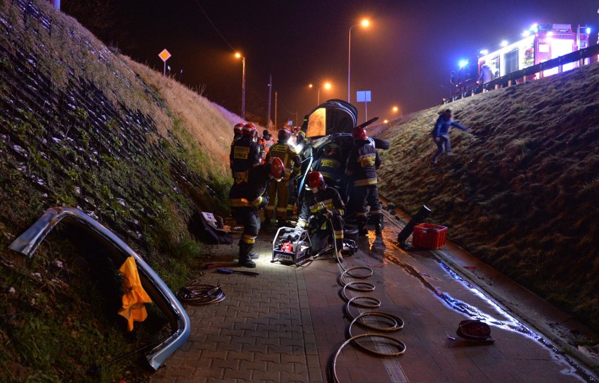 Do wypadku doszło w piątek około godz. 22.30 na alei...