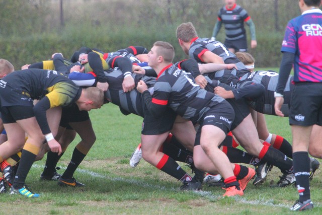 W tej chwili poznańska drużyna czeka na decyzję komisji gier i dyscypliny. Najprawdopodobniej wynik meczu zostanie zweryfikowany jako walkower dla Posnania Rugby Club.