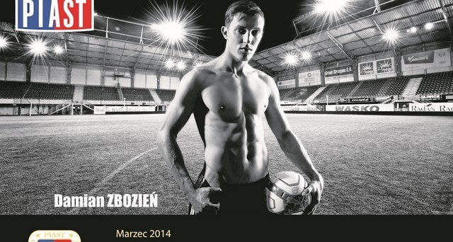 Obrońca Piasta Gliwice Damian Zbozień prezentuje się na stronie marcowej klubowego kalendarza. Zdjęcia z tej sesji zdjęciowej będą wykorzystane również do innych materiałów promocyjnych klubu
