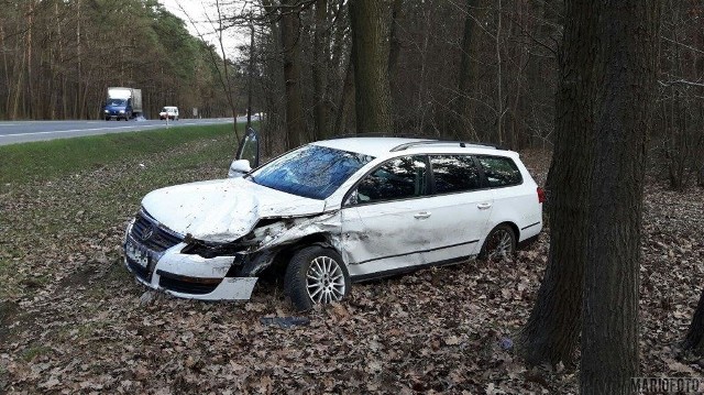 50-letni kierowca vw transportera wymusił pierwszeństwo przejazdu na 51-letniej kierującej vw passatem na skrzyżowaniu DK 94 i drogi w stronę Falmirowic. Doszło do zderzenia, na szczęście nikt nie doznał poważniejszych obrażeń. Sprawca kolizji został ukarany mandatem. Zgłoszenie zdarzenia policjanci otrzymali o godz 14.38.