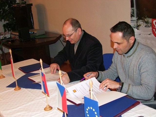 W Słowackim mieście Mala Lucivna burmistrz Krzysztof Obratański i Martin Alfoldi (Słowacja) podpisali porozumienie o współpracy.  