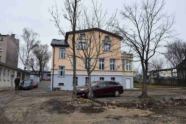 Budynek pogotowia ratunkowego przy ul. Śląskiej w Gorzowie Wlkp. czeka tylko na przyjęcie zespołów ratownictwa medycznego.