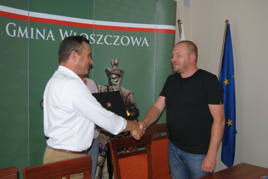Burmistrz Grzegorz Dziubek i prezes Sebastian Mazur...