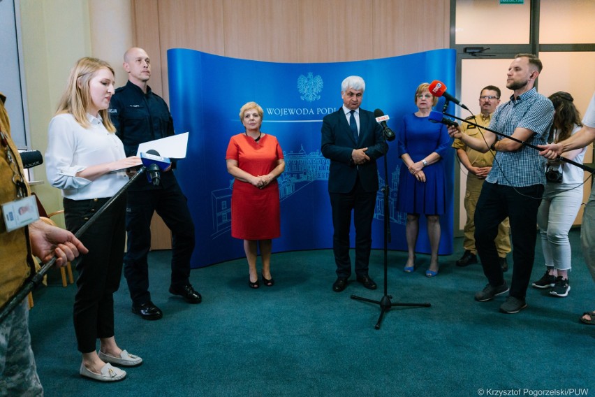 W konferencji "Bezpieczne Wakacje" wziął udział wojewoda...