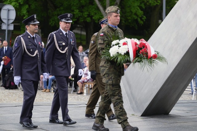 Przy pomniku Armii Poznań odbyły się garnizonowe uroczyste obchody upamiętniające 77. rocznicę zakończenia II wojny światowej w Europie 8 maja.Zobacz zdjęcia --->>>